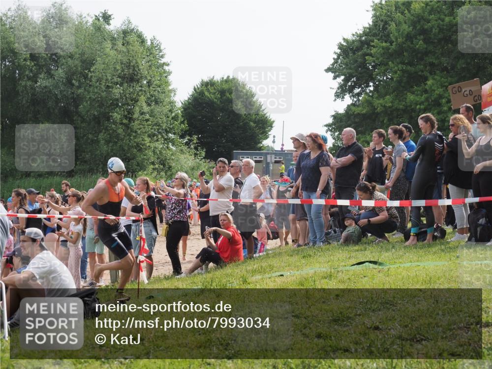 15.06.2025 - 27. Vierlanden-Triathlon KatJ http://msf.ph/oto/7993034 15.06.2025 09:54:13 Schwimmen 267, 302, 356 meine-sportfotos.de