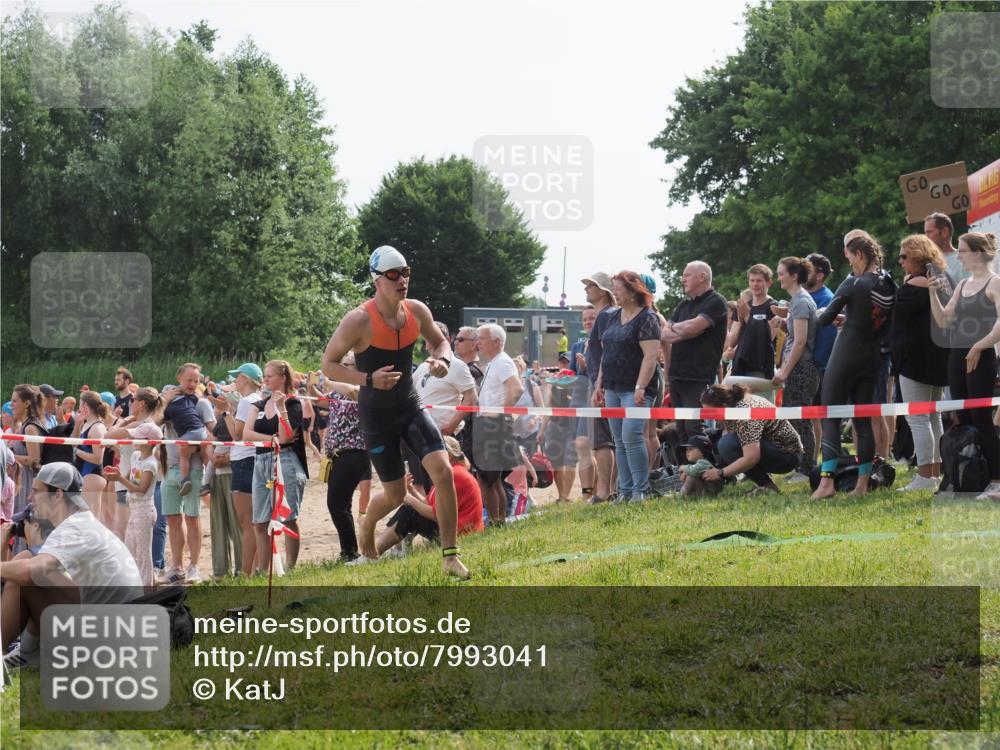 15.06.2025 - 27. Vierlanden-Triathlon KatJ http://msf.ph/oto/7993041 15.06.2025 09:54:14 Schwimmen 267, 302, 337, 356 meine-sportfotos.de