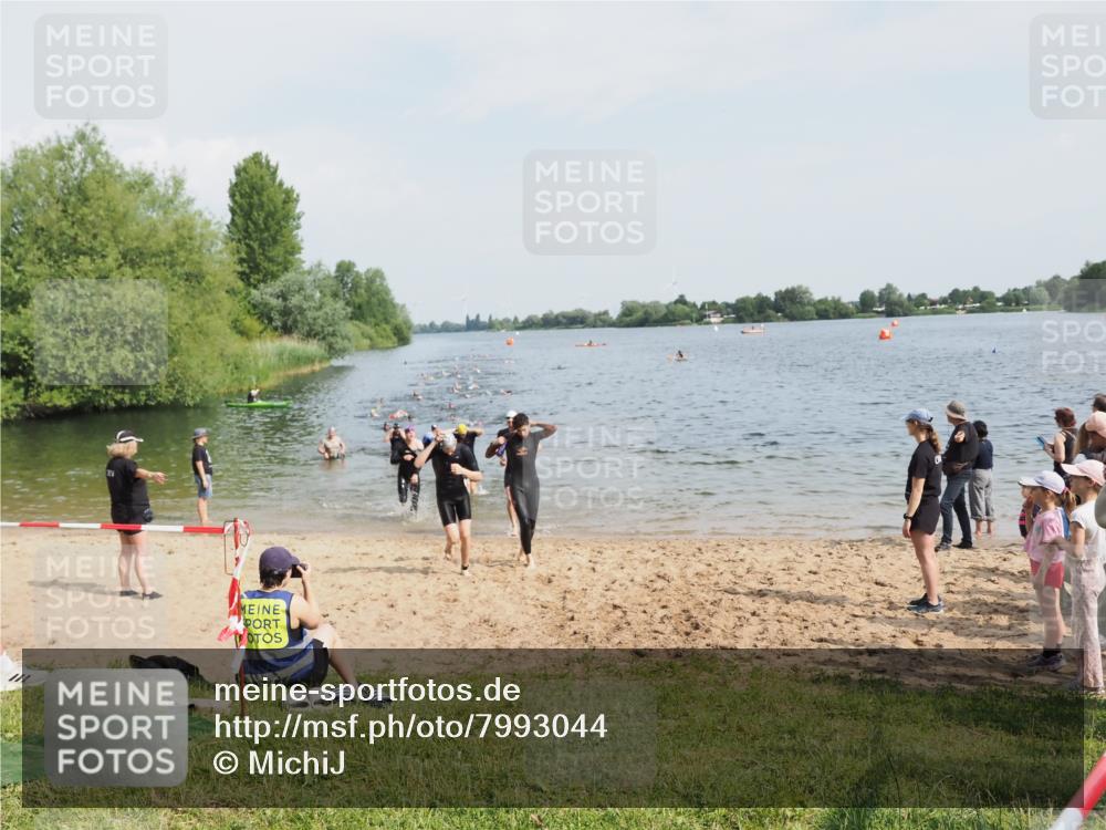 21.06.2025 - 27. Vierlanden-Triathlon MichiJ http://msf.ph/oto/7993044 15.06.2026 09:55:22 Schwimmen 306, 316, 327, 335, 348, 353 meine-sportfotos.de