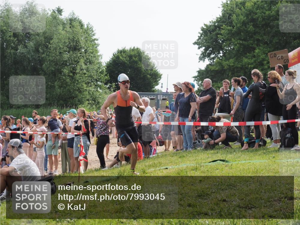 15.06.2025 - 27. Vierlanden-Triathlon KatJ http://msf.ph/oto/7993045 15.06.2025 09:54:14 Schwimmen 267, 302, 337, 356 meine-sportfotos.de