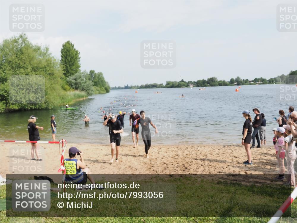 21.06.2025 - 27. Vierlanden-Triathlon MichiJ http://msf.ph/oto/7993056 15.06.2026 09:55:22 Schwimmen 306, 316, 327, 335, 348, 353 meine-sportfotos.de