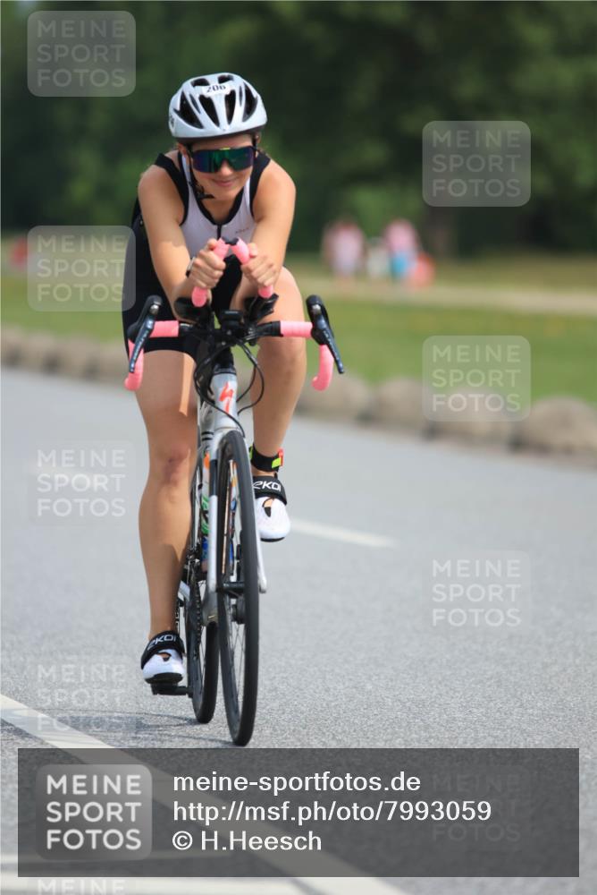 15.06.2025 - 27. Vierlanden-Triathlon H.Heesch http://msf.ph/oto/7993059 15.06.2025 10:20:45 Radfahren 206, 622 meine-sportfotos.de