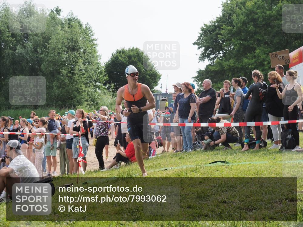 15.06.2025 - 27. Vierlanden-Triathlon KatJ http://msf.ph/oto/7993062 15.06.2025 09:54:14 Schwimmen 267, 302, 337, 356 meine-sportfotos.de