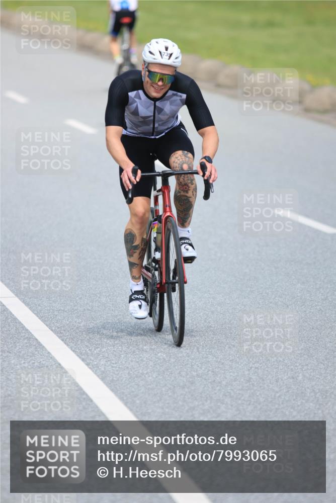 21.06.2025 - 27. Vierlanden-Triathlon H.Heesch http://msf.ph/oto/7993065 15.06.2025 12:04:05 Radfahren 653, 695, 735, 736, 775, 858, 932, 956 meine-sportfotos.de