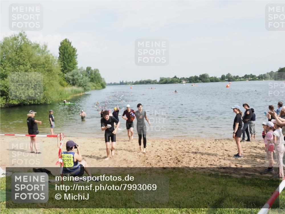 21.06.2025 - 27. Vierlanden-Triathlon MichiJ http://msf.ph/oto/7993069 15.06.2026 09:55:23 Schwimmen 306, 316, 327, 335, 348, 353 meine-sportfotos.de