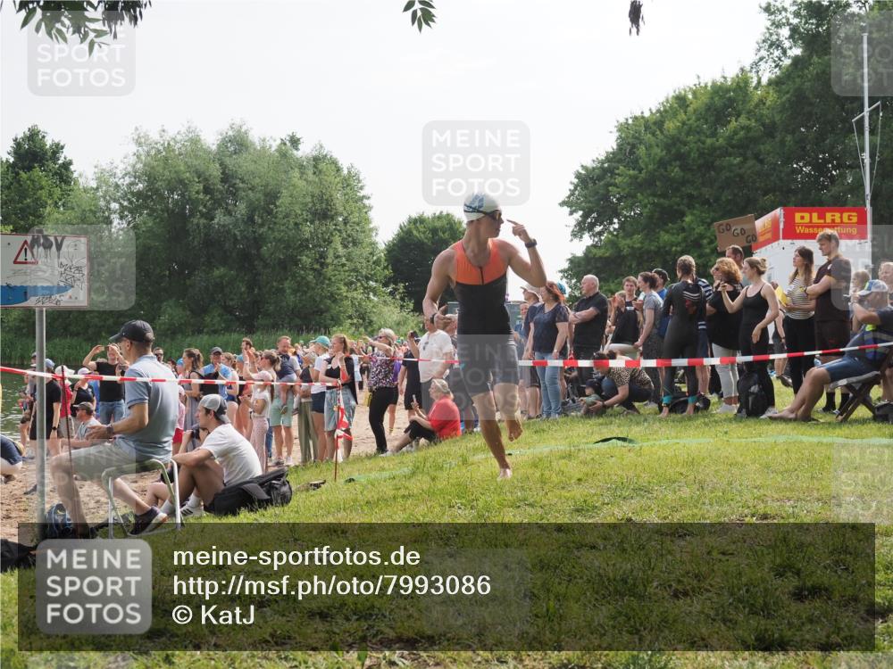 15.06.2025 - 27. Vierlanden-Triathlon KatJ http://msf.ph/oto/7993086 15.06.2025 09:54:15 Schwimmen 267, 302, 337, 356 meine-sportfotos.de
