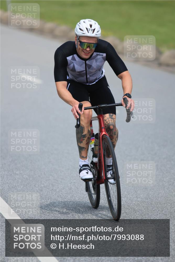 21.06.2025 - 27. Vierlanden-Triathlon H.Heesch http://msf.ph/oto/7993088 15.06.2025 12:04:05 Radfahren 653, 695, 735, 736, 775, 858, 932, 956 meine-sportfotos.de