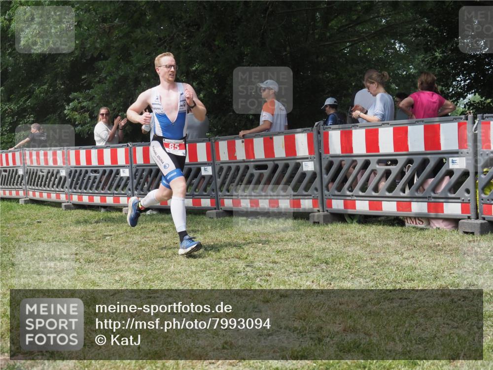21.06.2025 - 27. Vierlanden-Triathlon KatJ http://msf.ph/oto/7993094 15.06.2025 12:33:33 Ziel 85 meine-sportfotos.de