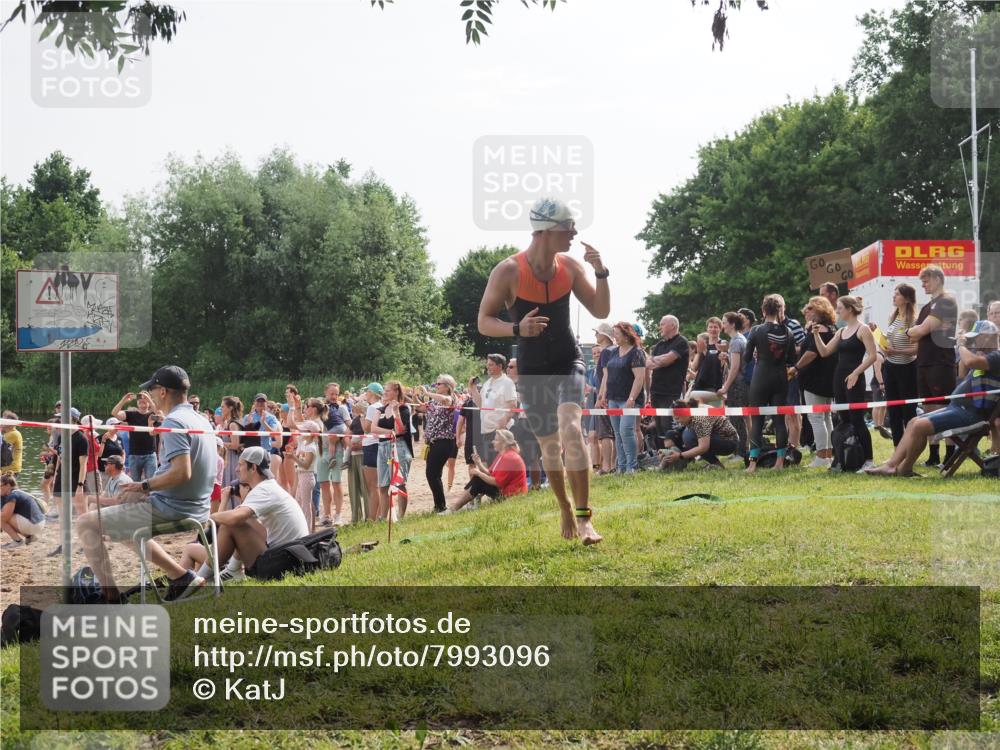 15.06.2025 - 27. Vierlanden-Triathlon KatJ http://msf.ph/oto/7993096 15.06.2025 09:54:15 Schwimmen 267, 302, 337, 356 meine-sportfotos.de