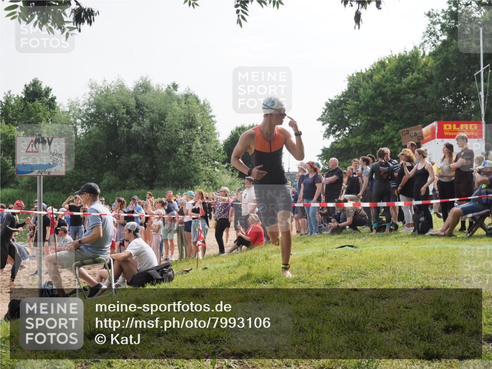 15.06.2025 - 27. Vierlanden-Triathlon KatJ http://msf.ph/oto/7993106 15.06.2025 09:54:15 Schwimmen 267, 302, 337, 356 meine-sportfotos.de