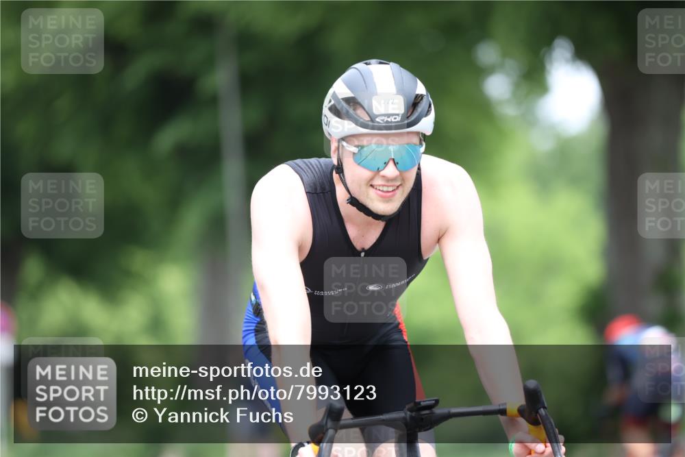 15.06.2025 - 7 Türme Triathlon Yannick Fuchs http://msf.ph/oto/7993123 15.06.2025 12:04:41 Radfahren 200 meine-sportfotos.de