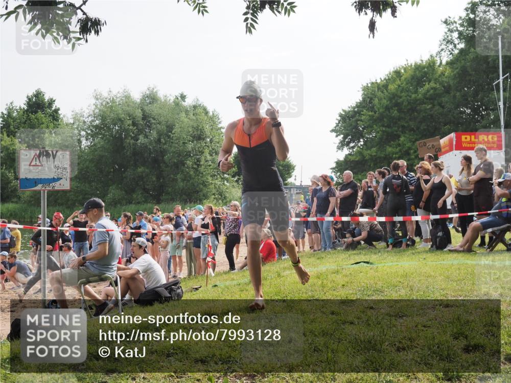 15.06.2025 - 27. Vierlanden-Triathlon KatJ http://msf.ph/oto/7993128 15.06.2025 09:54:15 Schwimmen 267, 302, 337, 356 meine-sportfotos.de