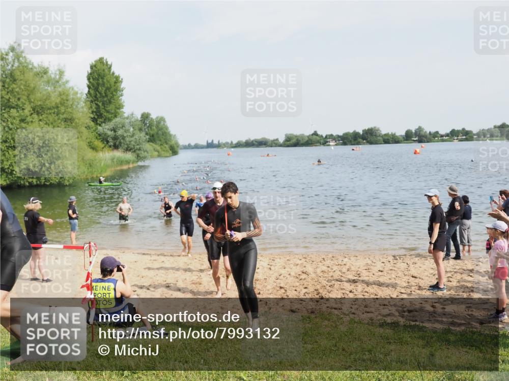 21.06.2025 - 27. Vierlanden-Triathlon MichiJ http://msf.ph/oto/7993132 15.06.2026 09:55:25 Schwimmen 272, 306, 316, 327, 329, 335, 348, 353, 548 meine-sportfotos.de