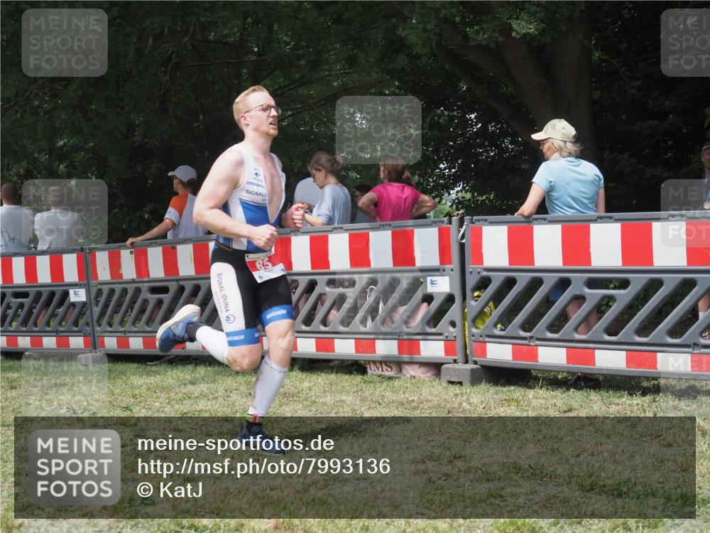 21.06.2025 - 27. Vierlanden-Triathlon KatJ http://msf.ph/oto/7993136 15.06.2025 12:33:33 Ziel 85 meine-sportfotos.de
