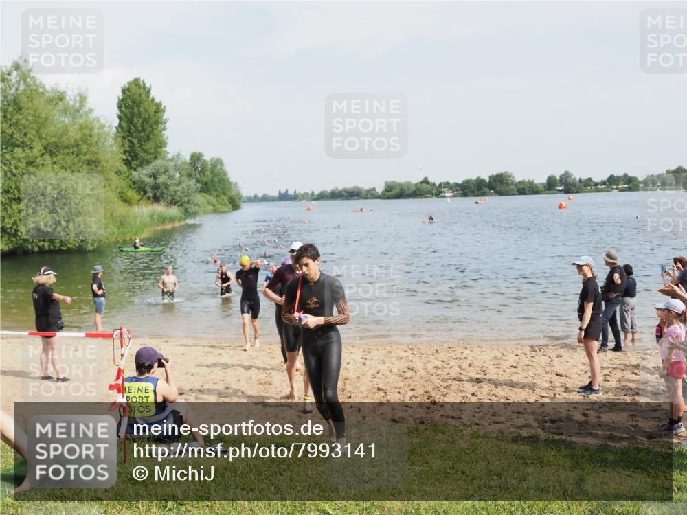 21.06.2025 - 27. Vierlanden-Triathlon MichiJ http://msf.ph/oto/7993141 15.06.2026 09:55:25 Schwimmen 272, 306, 316, 327, 329, 335, 348, 353, 548 meine-sportfotos.de