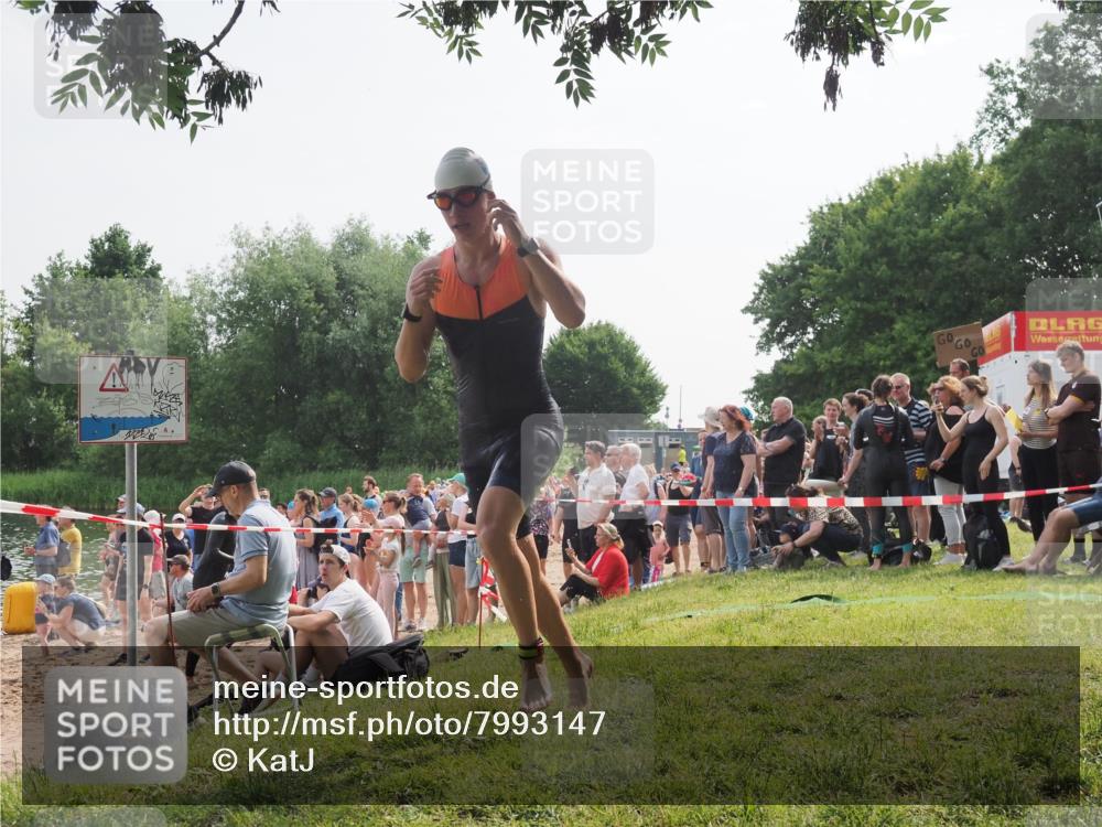 15.06.2025 - 27. Vierlanden-Triathlon KatJ http://msf.ph/oto/7993147 15.06.2025 09:54:16 Schwimmen 267, 302, 337, 356 meine-sportfotos.de