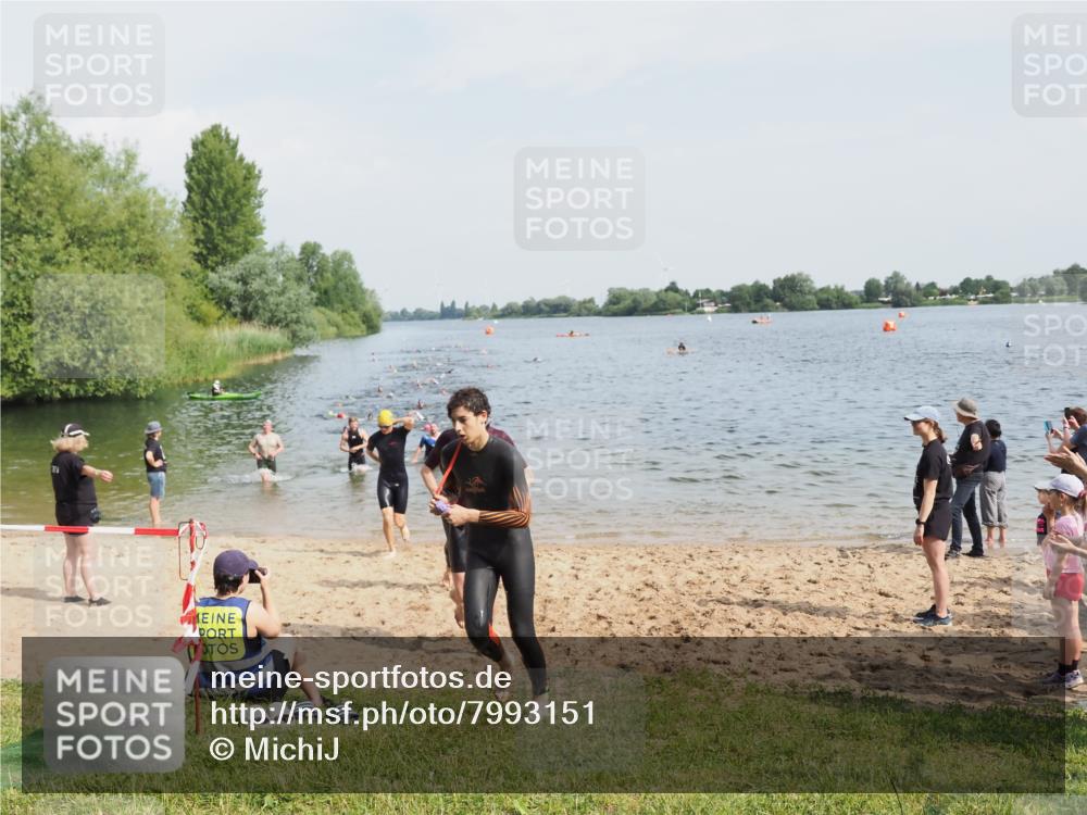 21.06.2025 - 27. Vierlanden-Triathlon MichiJ http://msf.ph/oto/7993151 15.06.2026 09:55:25 Schwimmen 272, 306, 316, 327, 329, 335, 348, 353, 548 meine-sportfotos.de