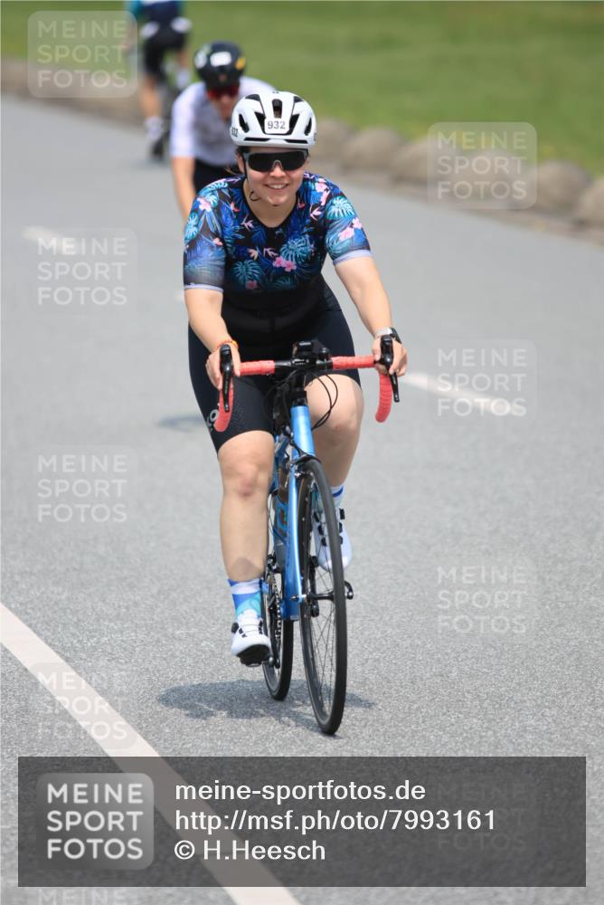 21.06.2025 - 27. Vierlanden-Triathlon H.Heesch http://msf.ph/oto/7993161 15.06.2025 12:04:14 Radfahren 19, 792, 804, 880, 901, 932, 954 meine-sportfotos.de