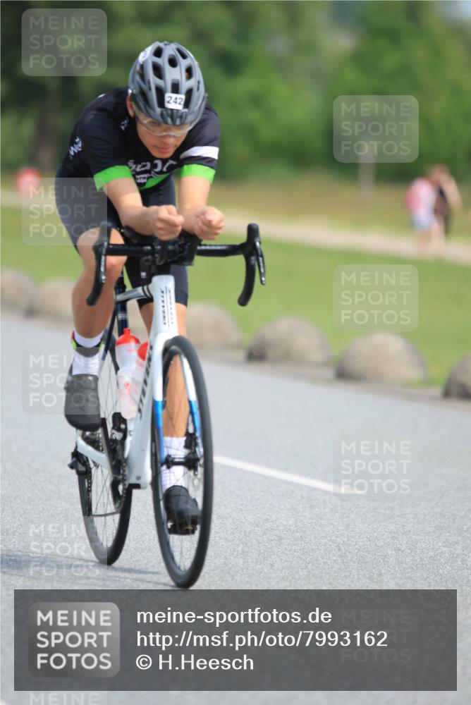 15.06.2025 - 27. Vierlanden-Triathlon H.Heesch http://msf.ph/oto/7993162 15.06.2025 10:21:45 Radfahren 157, 242, 459, 585 meine-sportfotos.de