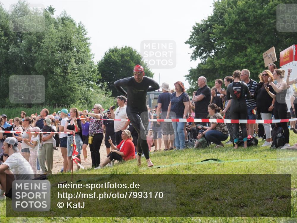 15.06.2025 - 27. Vierlanden-Triathlon KatJ http://msf.ph/oto/7993170 15.06.2025 09:54:17 Schwimmen 267, 302, 337, 356 meine-sportfotos.de