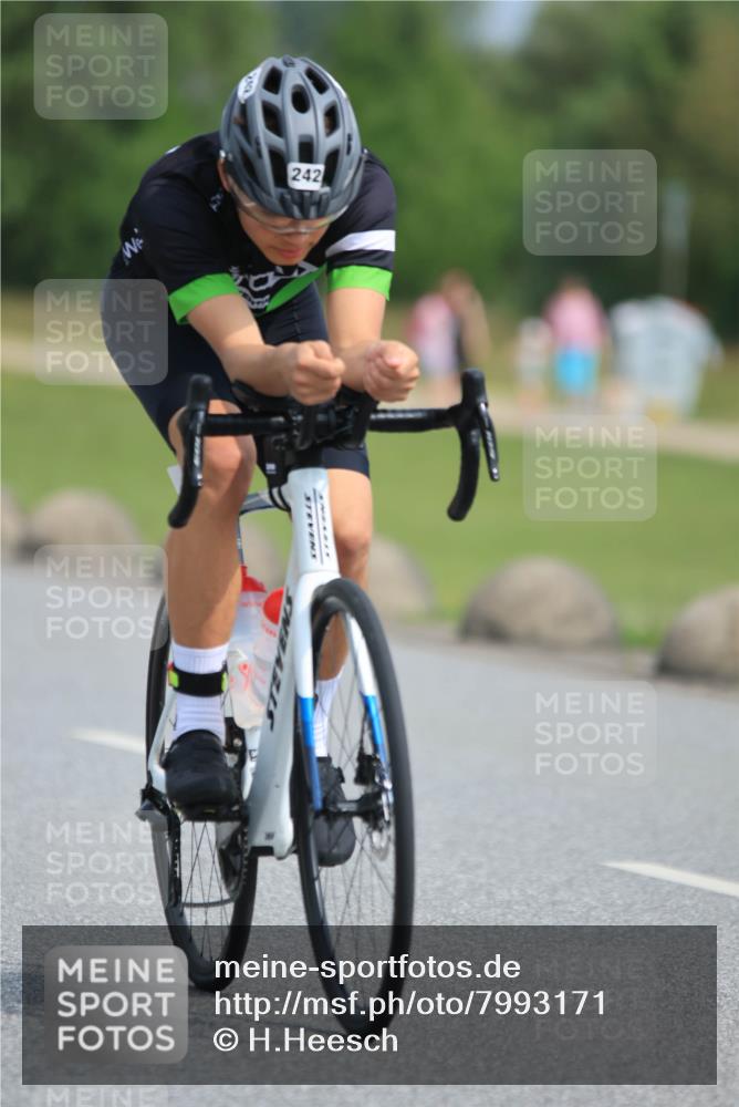 15.06.2025 - 27. Vierlanden-Triathlon H.Heesch http://msf.ph/oto/7993171 15.06.2025 10:21:45 Radfahren 157, 242, 459, 585 meine-sportfotos.de