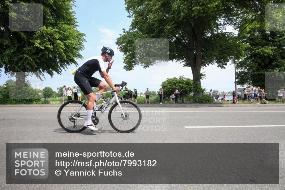 15.06.2025 - 7 Türme Triathlon Yannick Fuchs http://msf.ph/oto/7993182 15.06.2025 13:30:35 Radfahren 305, 545, 786 meine-sportfotos.de