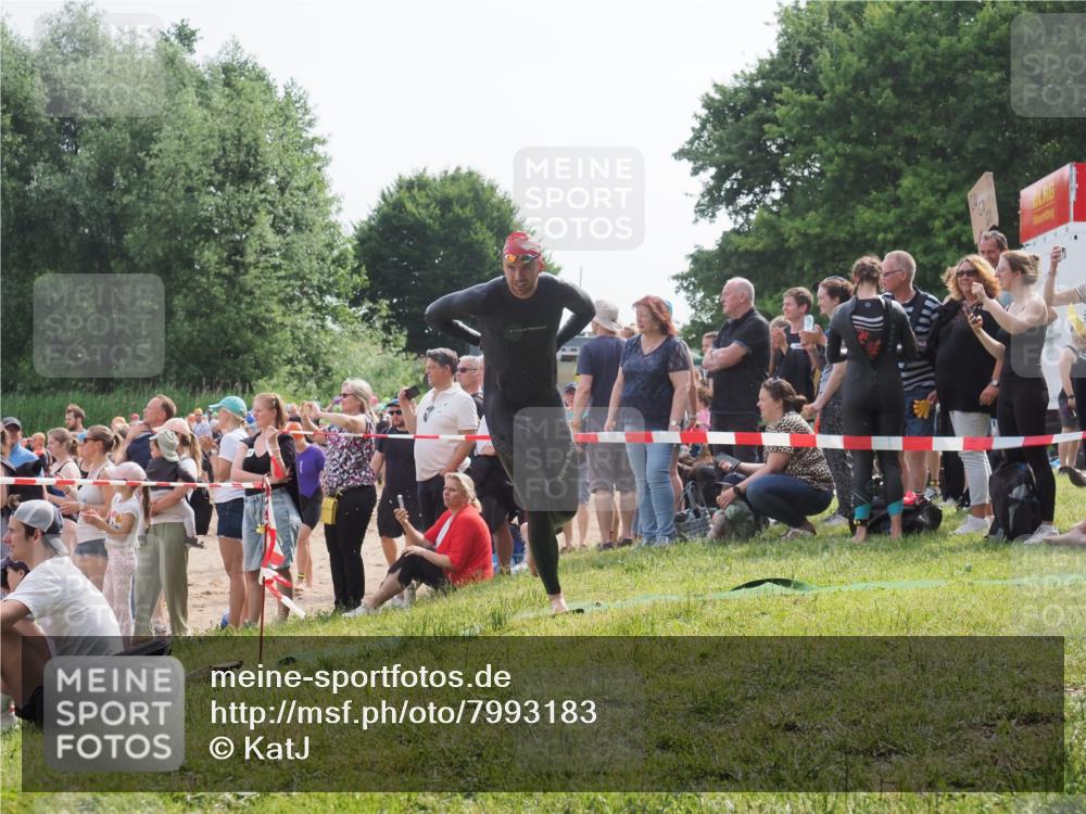 15.06.2025 - 27. Vierlanden-Triathlon KatJ http://msf.ph/oto/7993183 15.06.2025 09:54:18 Schwimmen 267, 302, 337, 342, 356 meine-sportfotos.de