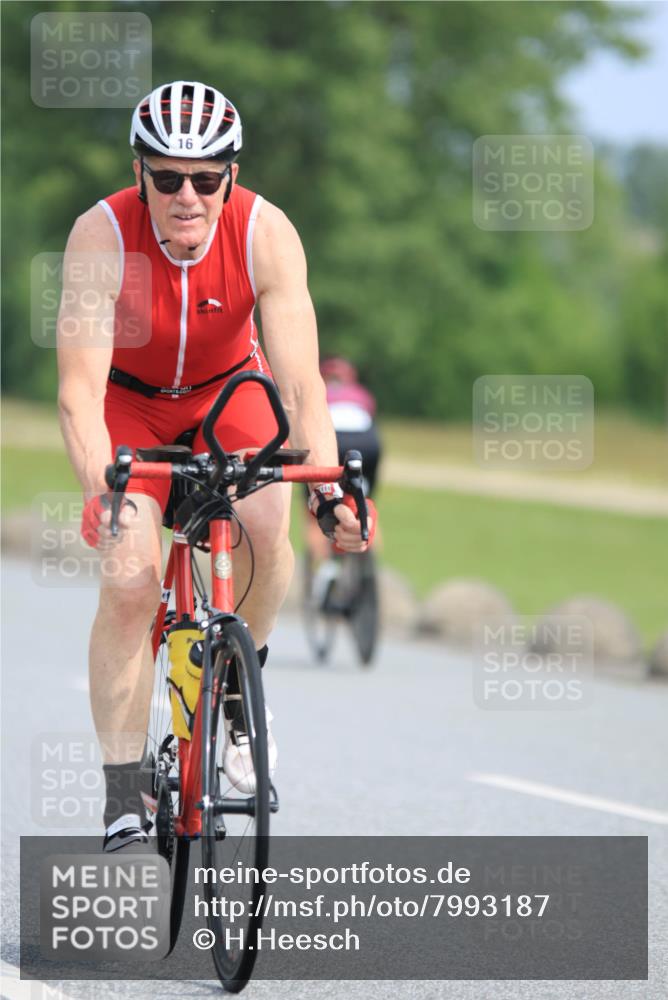 15.06.2025 - 27. Vierlanden-Triathlon H.Heesch http://msf.ph/oto/7993187 15.06.2025 10:22:07 Radfahren 16, 39, 48, 54, 73, 207, 417, 466, 565, 592, 612, 618 meine-sportfotos.de