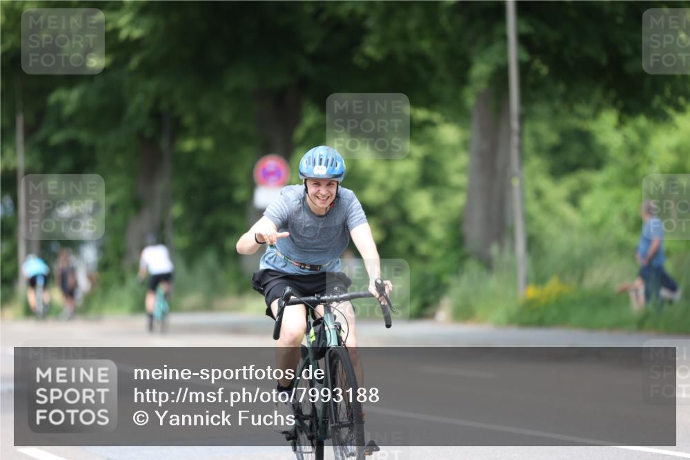 15.06.2025 - 7 Türme Triathlon Yannick Fuchs http://msf.ph/oto/7993188 15.06.2025 13:06:46 Radfahren 383, 544, 572, 1192 meine-sportfotos.de