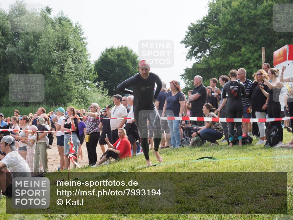 15.06.2025 - 27. Vierlanden-Triathlon KatJ http://msf.ph/oto/7993194 15.06.2025 09:54:18 Schwimmen 267, 302, 337, 342, 356 meine-sportfotos.de