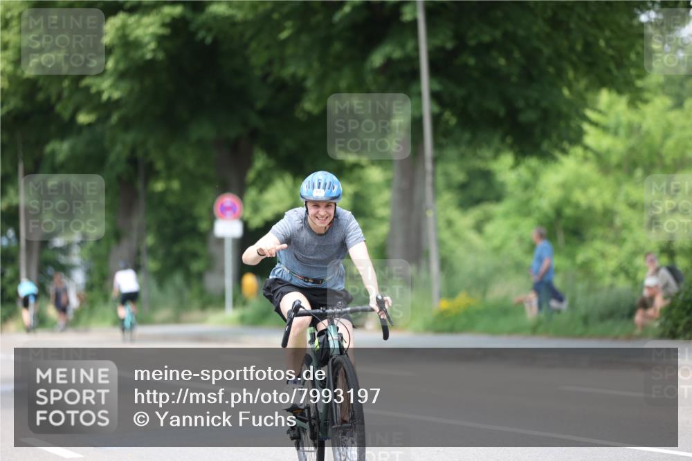 15.06.2025 - 7 Türme Triathlon Yannick Fuchs http://msf.ph/oto/7993197 15.06.2025 13:06:46 Radfahren 383, 544, 572, 1192 meine-sportfotos.de