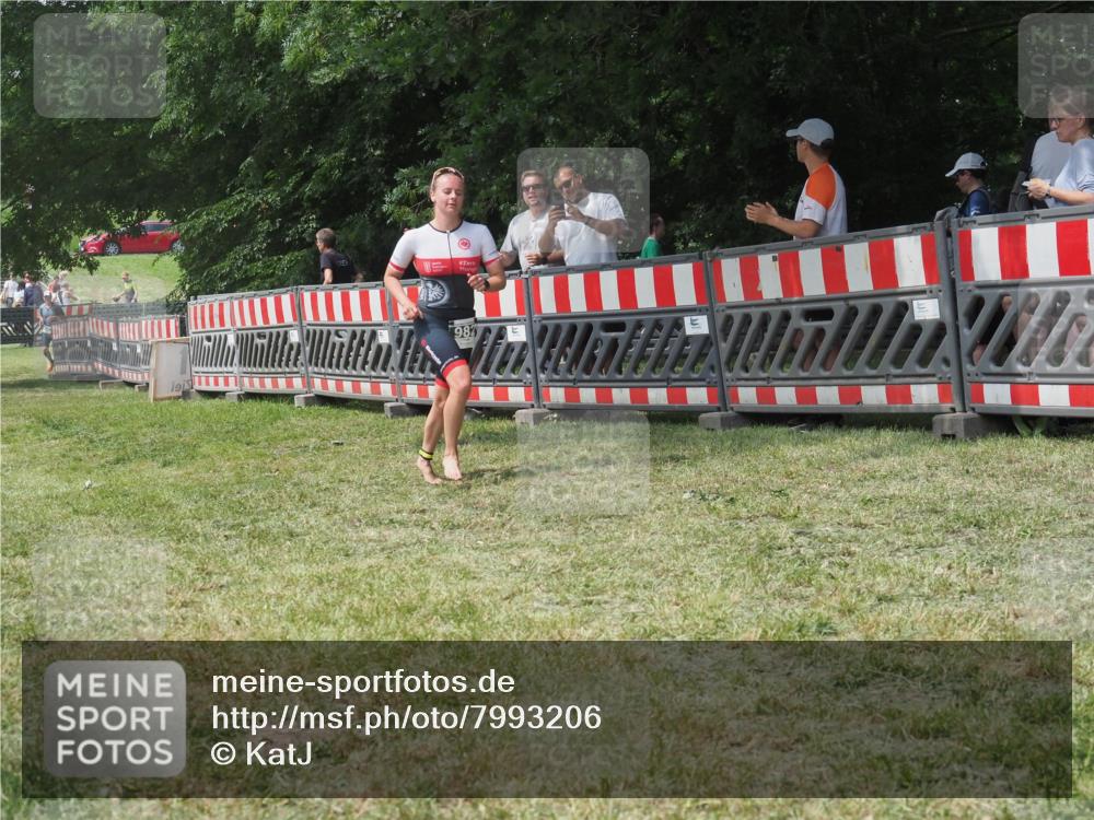 21.06.2025 - 27. Vierlanden-Triathlon KatJ http://msf.ph/oto/7993206 15.06.2025 12:33:52 Ziel 982 meine-sportfotos.de