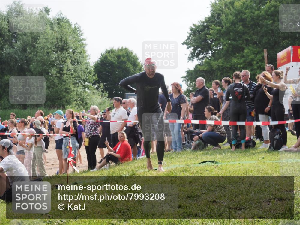 15.06.2025 - 27. Vierlanden-Triathlon KatJ http://msf.ph/oto/7993208 15.06.2025 09:54:18 Schwimmen 267, 302, 337, 342, 356 meine-sportfotos.de