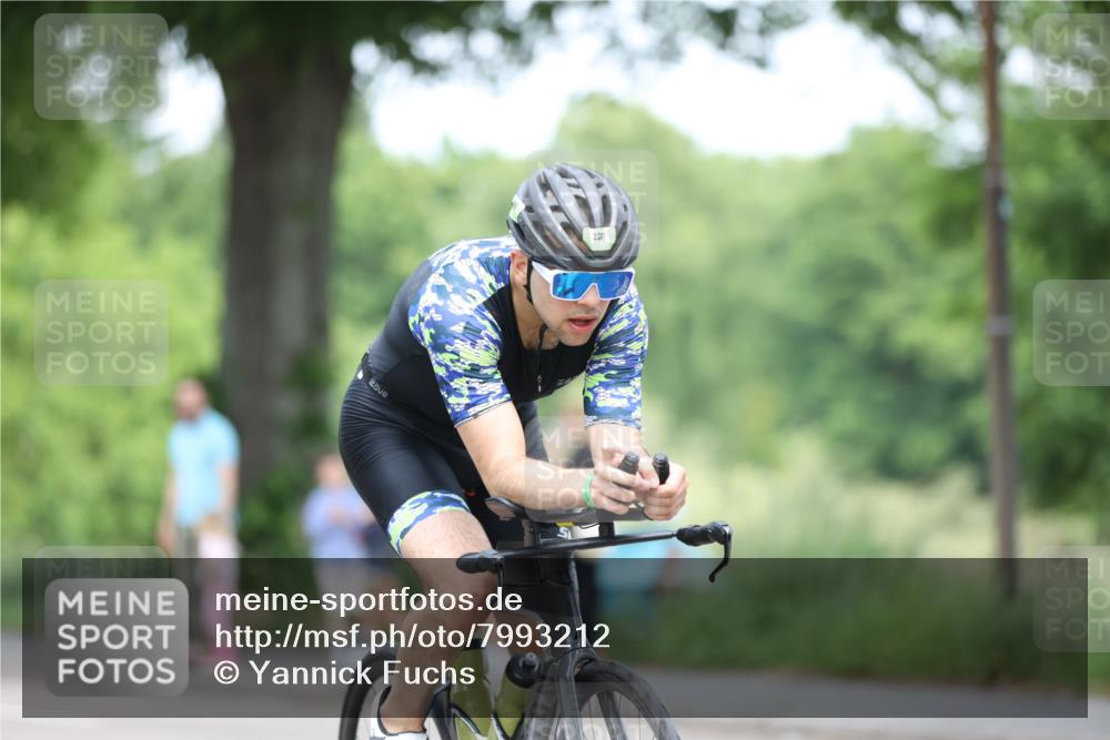15.06.2025 - 7 Türme Triathlon Yannick Fuchs http://msf.ph/oto/7993212 15.06.2025 12:06:24 Radfahren 280 meine-sportfotos.de