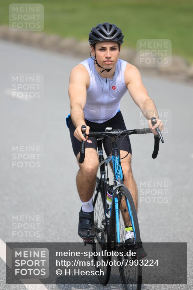21.06.2025 - 27. Vierlanden-Triathlon H.Heesch http://msf.ph/oto/7993224 15.06.2025 12:04:17 Radfahren 19, 792, 804, 880, 901, 904, 932, 954 meine-sportfotos.de