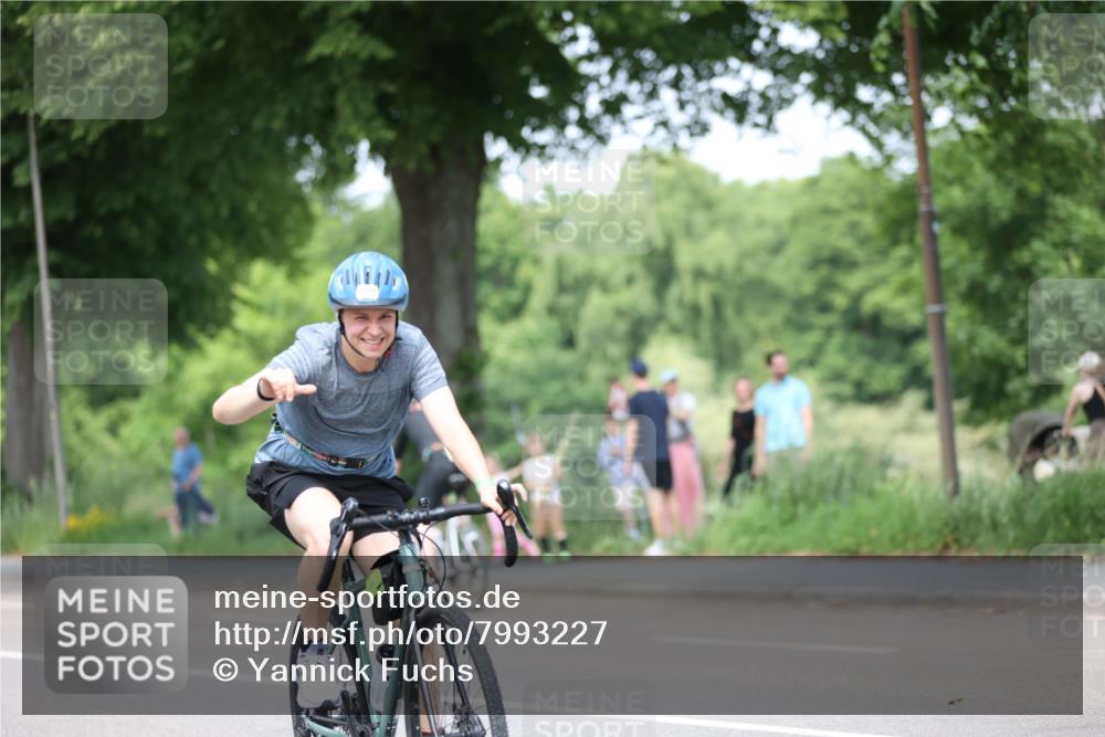 15.06.2025 - 7 Türme Triathlon Yannick Fuchs http://msf.ph/oto/7993227 15.06.2025 13:06:47 Radfahren 383, 544, 572, 1192 meine-sportfotos.de