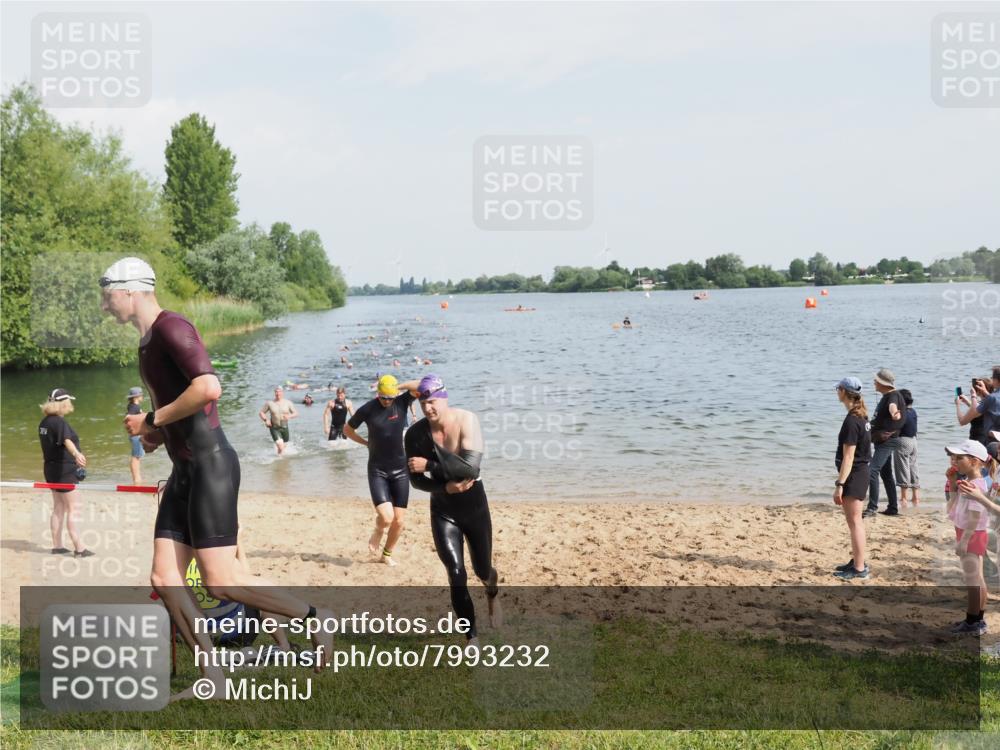 21.06.2025 - 27. Vierlanden-Triathlon MichiJ http://msf.ph/oto/7993232 15.06.2026 09:55:27 Schwimmen 272, 316, 327, 329, 335, 348, 353, 548 meine-sportfotos.de