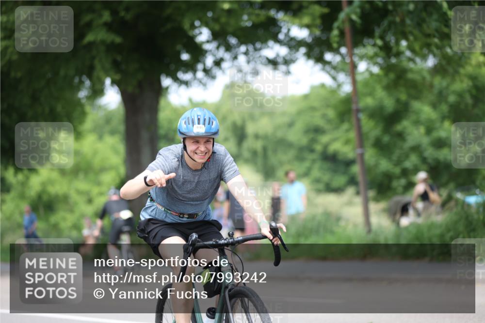 15.06.2025 - 7 Türme Triathlon Yannick Fuchs http://msf.ph/oto/7993242 15.06.2025 13:06:47 Radfahren 383, 544, 572, 1192 meine-sportfotos.de