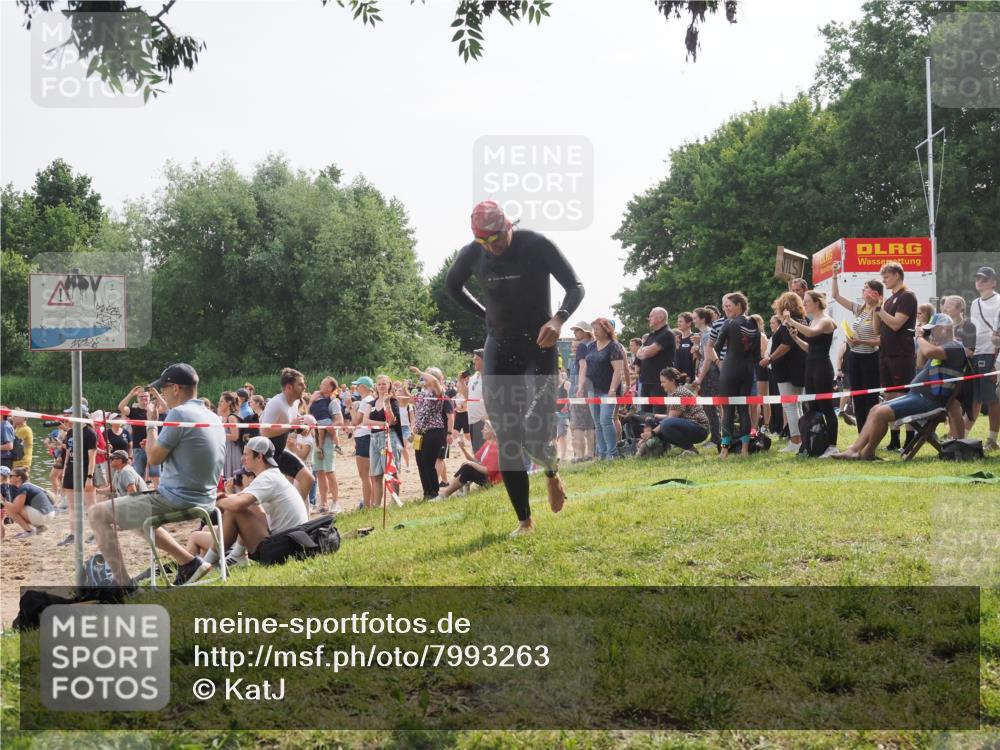 15.06.2025 - 27. Vierlanden-Triathlon KatJ http://msf.ph/oto/7993263 15.06.2025 09:54:19 Schwimmen 302, 337, 342, 356 meine-sportfotos.de