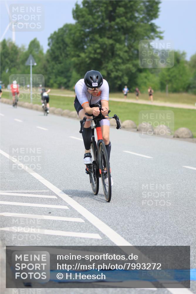 21.06.2025 - 27. Vierlanden-Triathlon H.Heesch http://msf.ph/oto/7993272 15.06.2025 12:04:31 Radfahren 237, 725, 833 meine-sportfotos.de