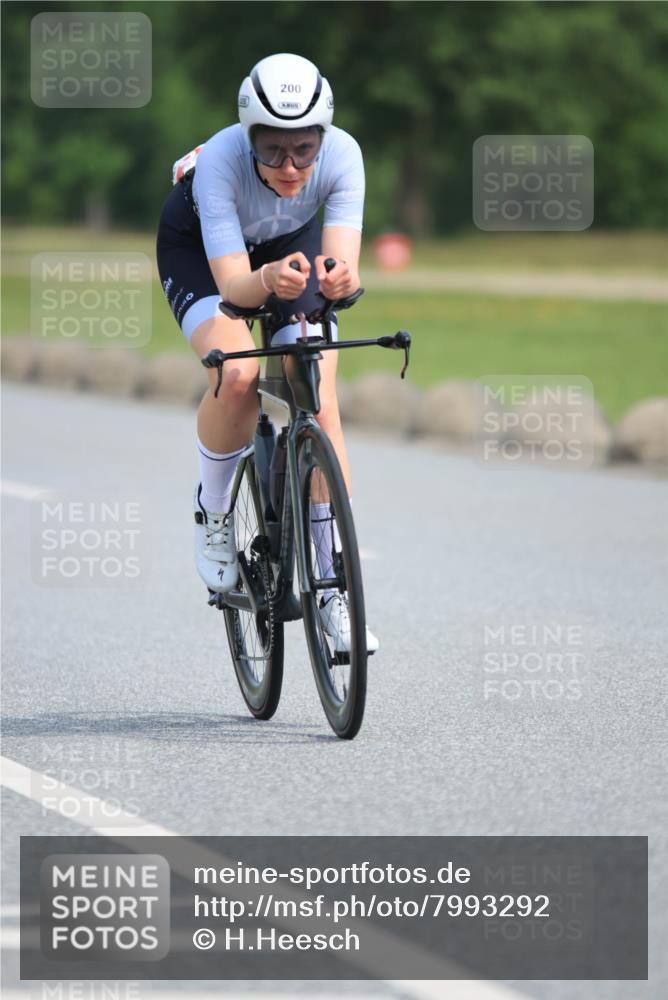 15.06.2025 - 27. Vierlanden-Triathlon H.Heesch http://msf.ph/oto/7993292 15.06.2025 10:22:28 Radfahren 200, 241, 490 meine-sportfotos.de