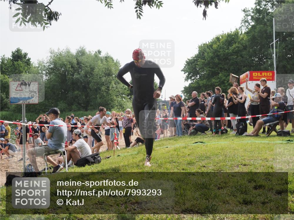 15.06.2025 - 27. Vierlanden-Triathlon KatJ http://msf.ph/oto/7993293 15.06.2025 09:54:19 Schwimmen 302, 337, 342, 356 meine-sportfotos.de