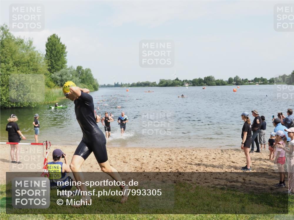 21.06.2025 - 27. Vierlanden-Triathlon MichiJ http://msf.ph/oto/7993305 15.06.2026 09:55:29 Schwimmen 272, 316, 327, 329, 335, 348, 353, 548 meine-sportfotos.de