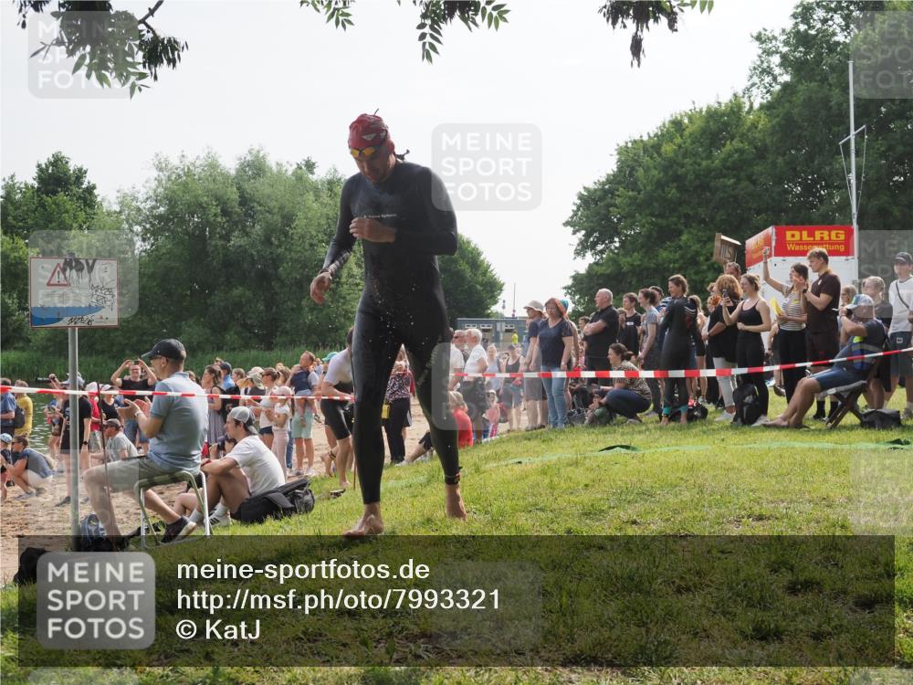 15.06.2025 - 27. Vierlanden-Triathlon KatJ http://msf.ph/oto/7993321 15.06.2025 09:54:19 Schwimmen 302, 337, 342, 356 meine-sportfotos.de