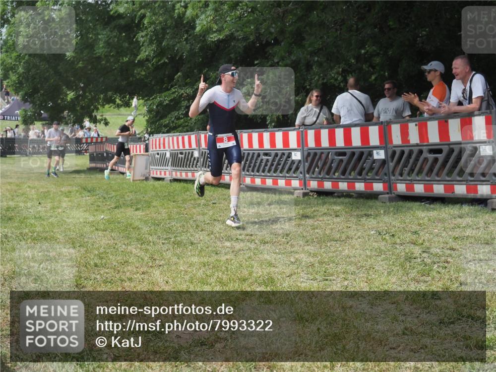 21.06.2025 - 27. Vierlanden-Triathlon KatJ http://msf.ph/oto/7993322 15.06.2025 12:34:18 Ziel 8 meine-sportfotos.de