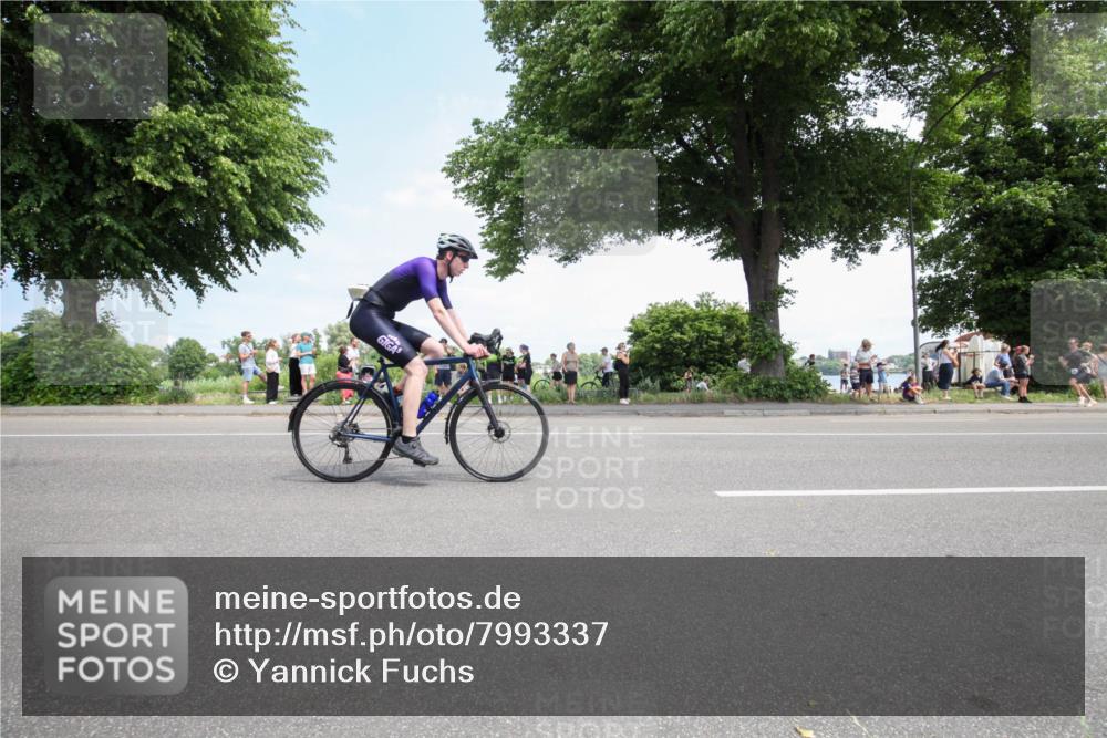 15.06.2025 - 7 Türme Triathlon Yannick Fuchs http://msf.ph/oto/7993337 15.06.2025 13:31:22 Radfahren 384, 741, 859 meine-sportfotos.de
