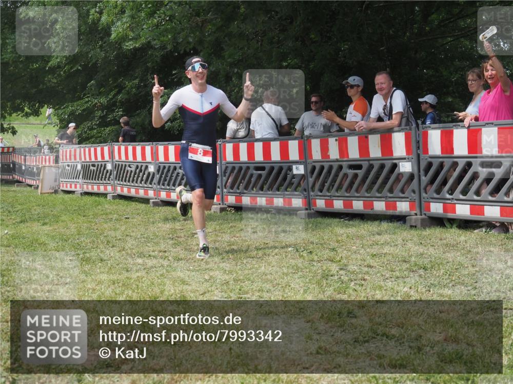 21.06.2025 - 27. Vierlanden-Triathlon KatJ http://msf.ph/oto/7993342 15.06.2025 12:34:18 Ziel 8 meine-sportfotos.de