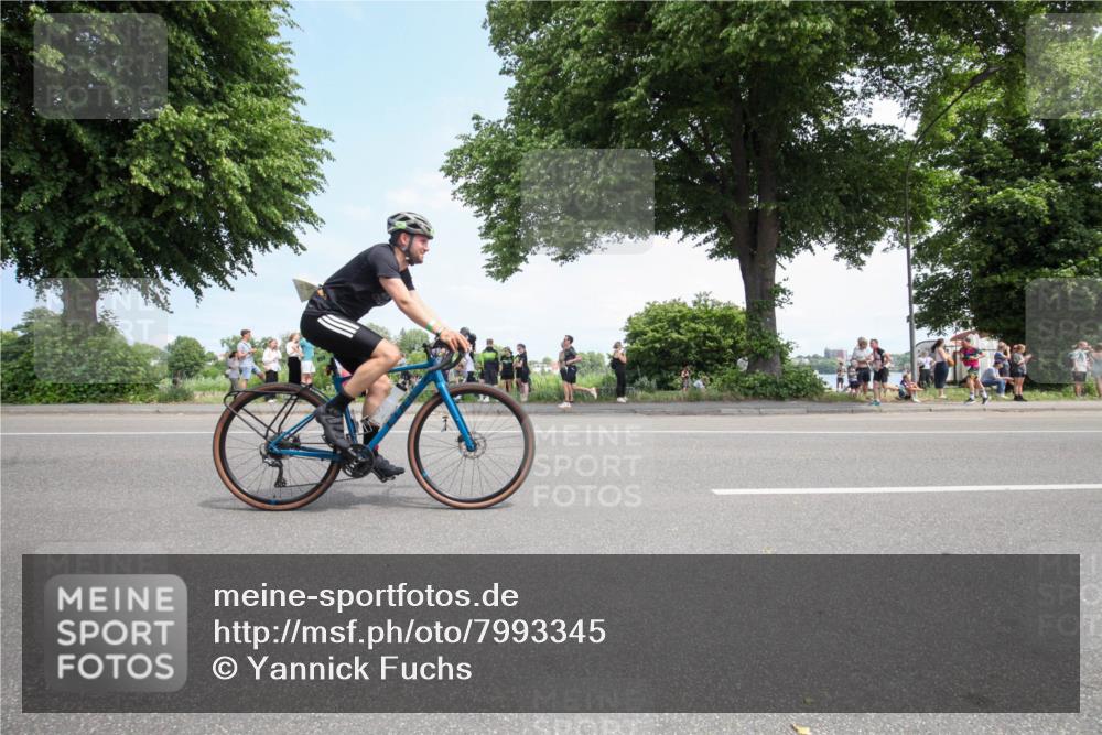15.06.2025 - 7 Türme Triathlon Yannick Fuchs http://msf.ph/oto/7993345 15.06.2025 13:31:26 Radfahren 384, 859, 1106, 1193 meine-sportfotos.de