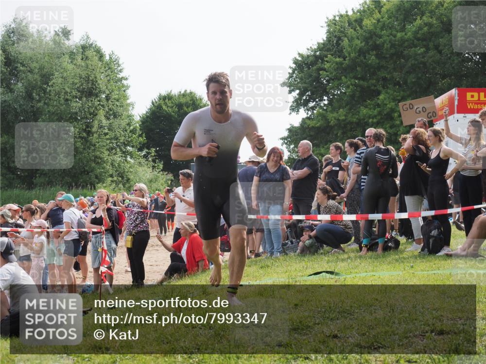 15.06.2025 - 27. Vierlanden-Triathlon KatJ http://msf.ph/oto/7993347 15.06.2025 09:54:21 Schwimmen 253, 255, 261, 302, 337, 342, 356 meine-sportfotos.de