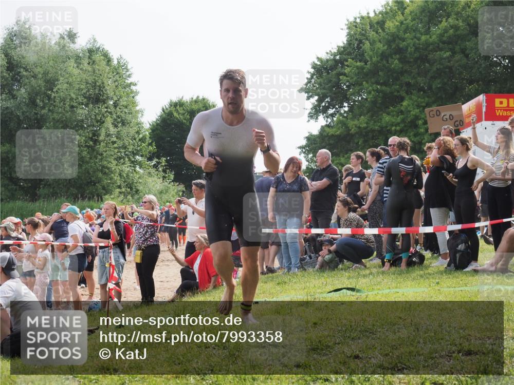 15.06.2025 - 27. Vierlanden-Triathlon KatJ http://msf.ph/oto/7993358 15.06.2025 09:54:21 Schwimmen 253, 255, 261, 302, 337, 342, 356 meine-sportfotos.de